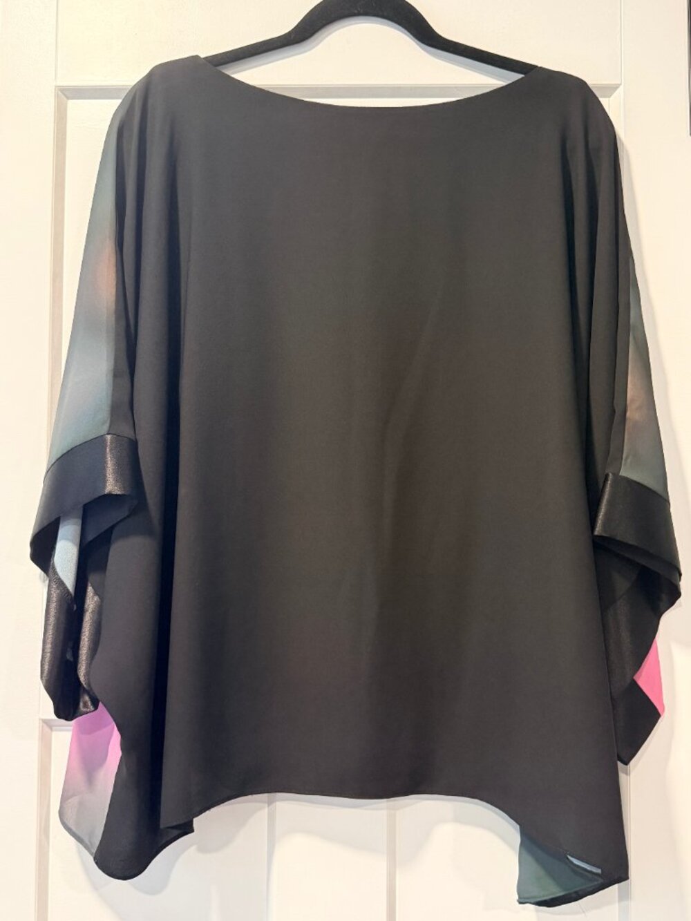 Stunning Frank Lyman Flowy Dolman Sleeve Blouse w/ Large Pink Flower Size 12 - Picture 2 of 3